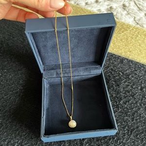 Worn 2x excellent condition gold chain Pearl pendant